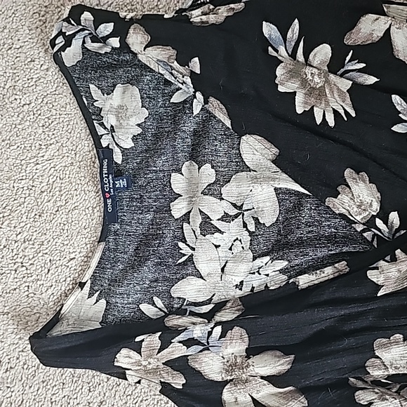 Off Shoulder Romper - Picture 2 of 5